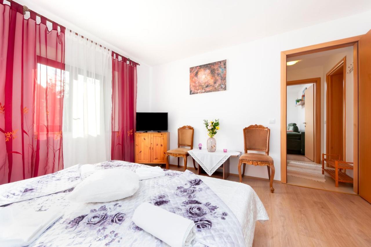Apartment Roze Rovinj Exterior photo